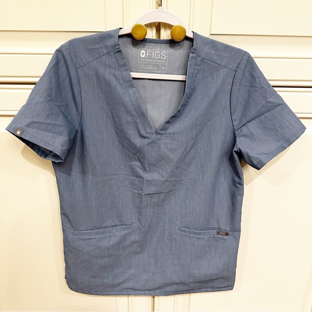 FIGS Women’s Technical Collection Blue V Neck Short Sleeve Medical Office Top M